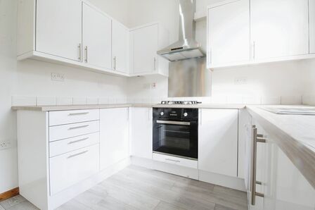 Demesne Road, 1 bedroom  Flat to rent, £900 pcm