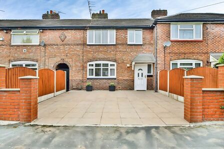 3 bedroom Mid Terrace House to rent