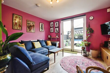 4 bedroom Mid Terrace House for sale
