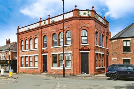 Church Road, 4 bedroom Mid Terrace House for sale, £425,000