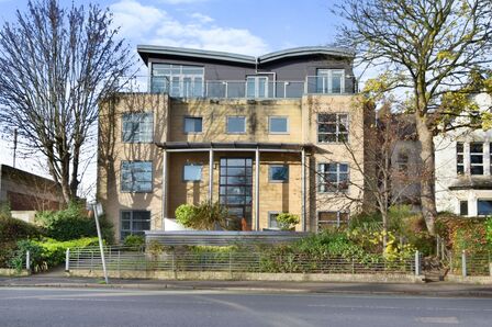Wilmslow Road, 2 bedroom  Flat to rent, £1,100 pcm