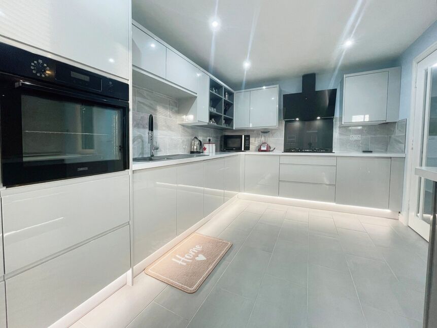 4 bedroom House for sale, Holden Avenue, Manchester, M16 £425,000