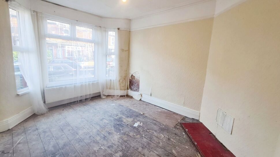 4 bedroom End Terrace House for sale, Beech Range, Manchester, M19 £