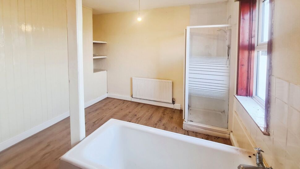 4 bedroom End Terrace House for sale, Beech Range, Manchester, M19 £