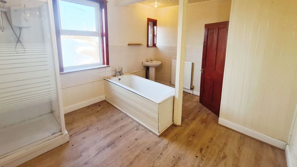 4 bedroom End Terrace House for sale, Beech Range, Manchester, M19 £