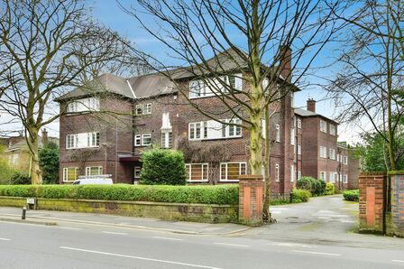 Wilmslow Road, 1 bedroom  Flat for sale, £155,000