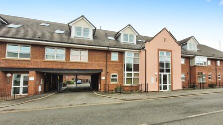 Church Road, 2 bedroom  Flat to rent, £1,100 pcm