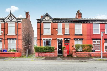 2 bedroom Mid Terrace House for sale