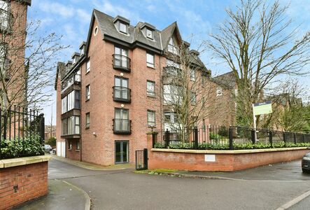 2 bedroom Flat for sale