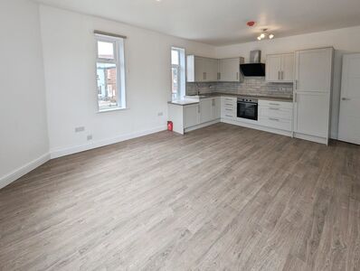 School Lane, 3 bedroom  Flat to rent, £1,450 pcm