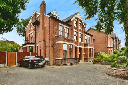 Catterick Road, 2 bedroom  Flat for sale, £300,000