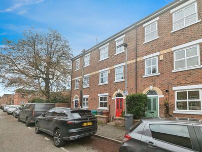 Old Oak Street, 4 bedroom Mid Terrace House to rent, £2,200 pcm