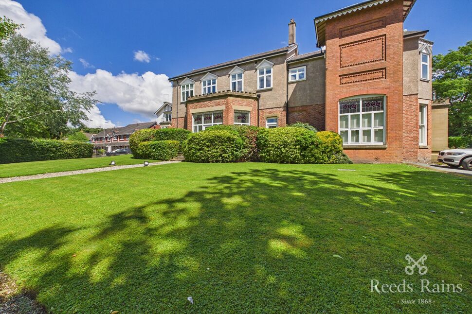 2 bedroom Flat for sale