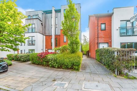 2 bedroom  Property to rent
