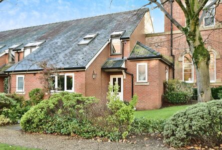 Houseman Crescent, 2 bedroom Mid Terrace House for sale, &pound;400,000