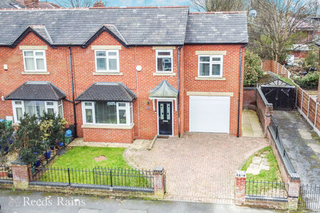 4 bedroom End Terrace House for sale