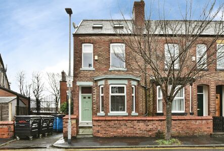 4 bedroom End Terrace House for sale