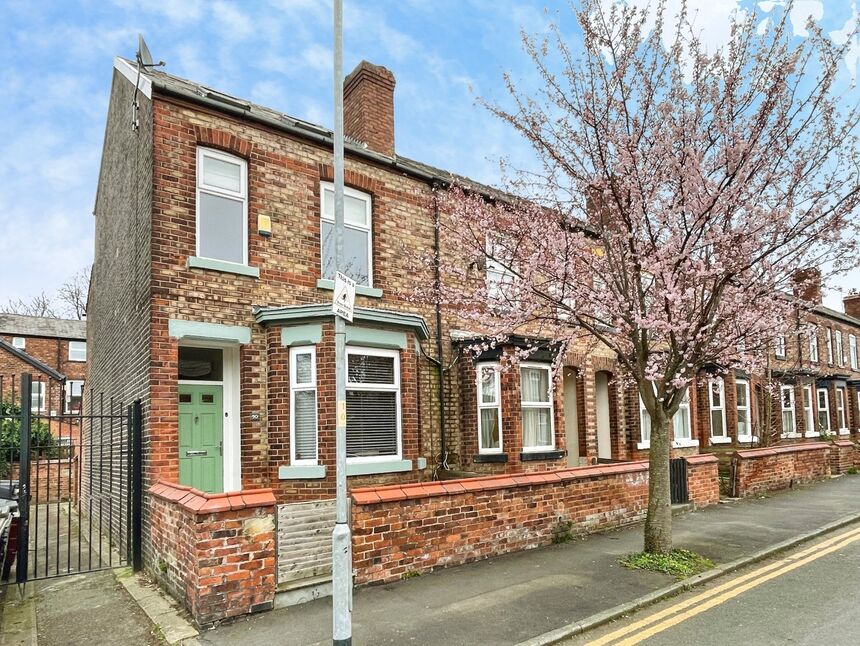 4 bedroom End Terrace House for sale