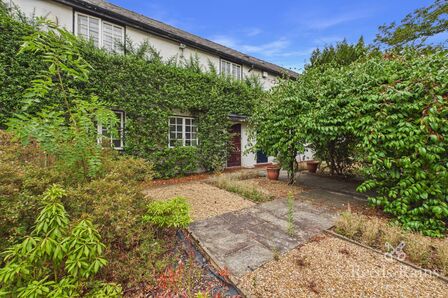 Fog Lane, 3 bedroom House to rent, &pound;1,900 pcm