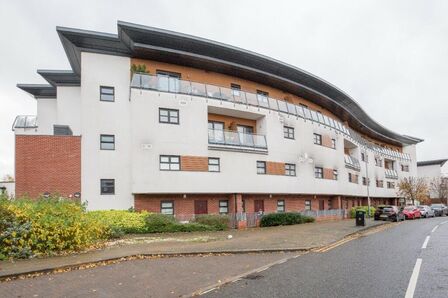 Blue Moon Way, 1 bedroom Flat for sale, &pound;130,000