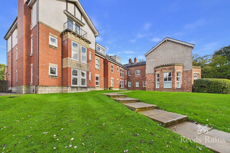 Main image of 2 bedroom Flat to rent, Bronington Close, Manchester, Greater Manchester, M22