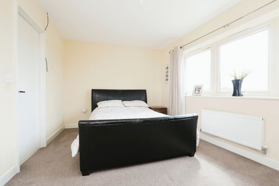 5 bedroom Mid Terrace House for sale, Ascot Drive, Laughton Common