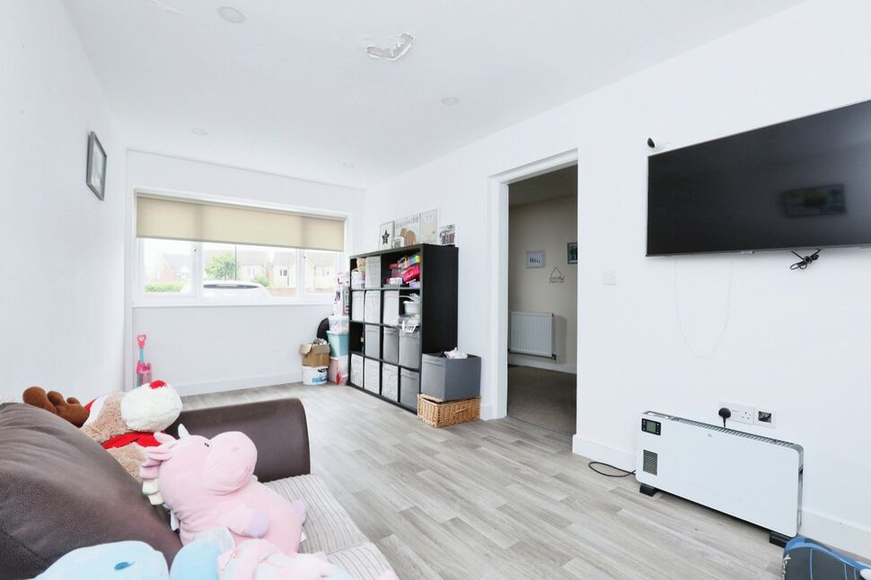 5 bedroom Mid Terrace House for sale, Ascot Drive, Laughton Common