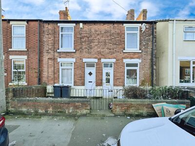 Silverdales, 3 bedroom Mid Terrace House to rent, £750 pcm