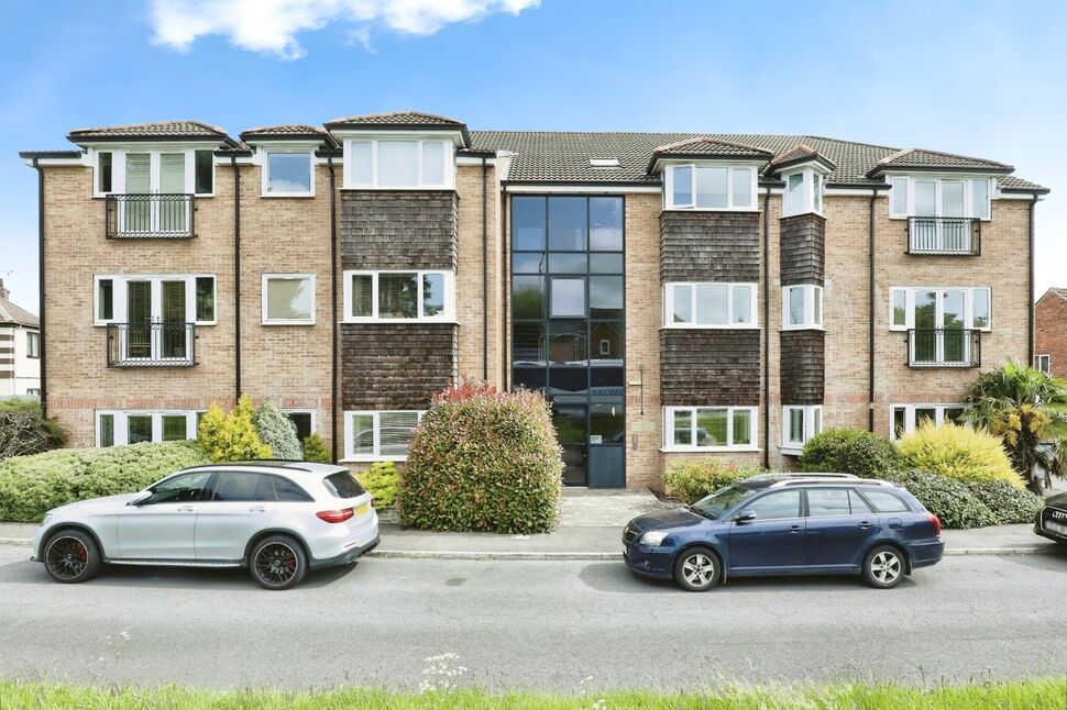 2 bedroom Semi Detached House to rent, Hunters Drive, Dinnington, S25