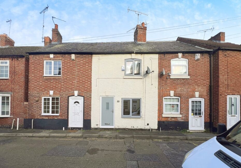 2 bedroom Mid Terrace House to rent