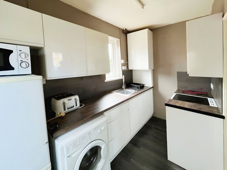 3 bedroom Semi Detached House for sale, Kendal Close, Worksop, S81 £