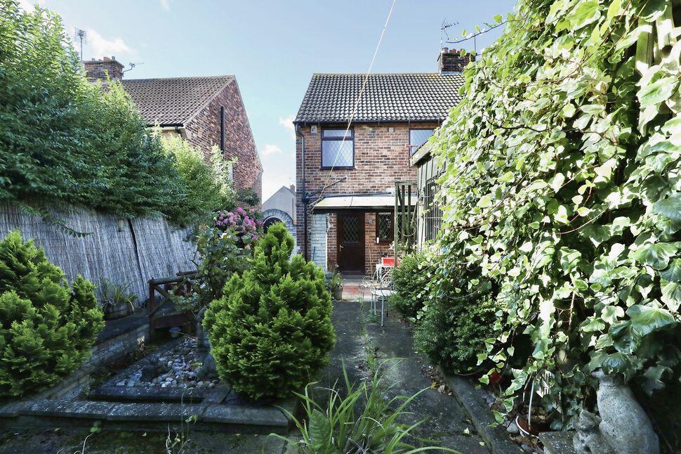 3 bedroom Semi Detached House for sale, Manor Road, Dinnington, S25 £145,000