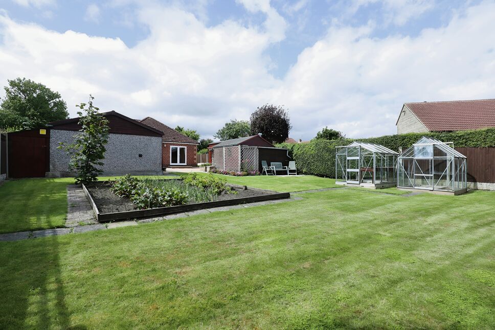 3 bedroom Detached Bungalow for sale, Church Street, Wales, S26 £450,000