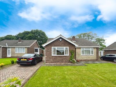 Hawthorne Avenue, 3 bedroom Detached Bungalow to rent, £1,200 pcm