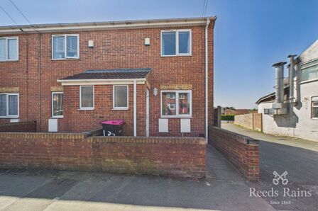 2 bedroom End Terrace House to rent