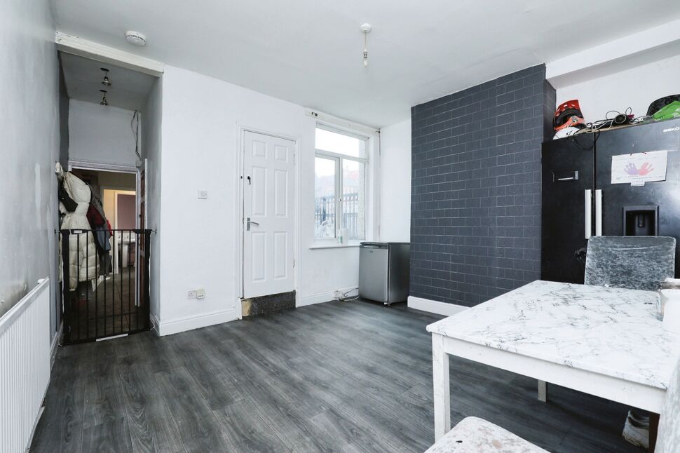 3 bedroom End Terrace House for sale, Scarsdale Street, Dinnington, S25