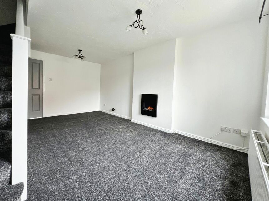 2 bedroom Semi Detached House to rent, Hunters Drive, Dinnington, S25