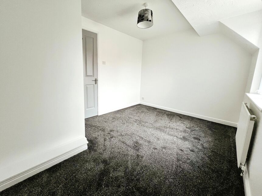 2 bedroom Semi Detached House to rent, Hunters Drive, Dinnington, S25