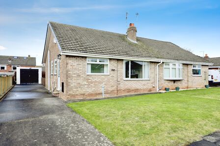 Broom Grove, 2 bedroom Semi Detached Bungalow for sale, £190,000