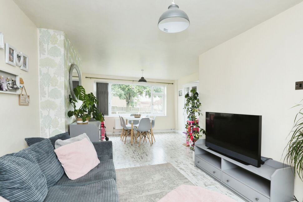 3 bedroom Semi Detached House for sale, Shakespeare Drive, Dinnington