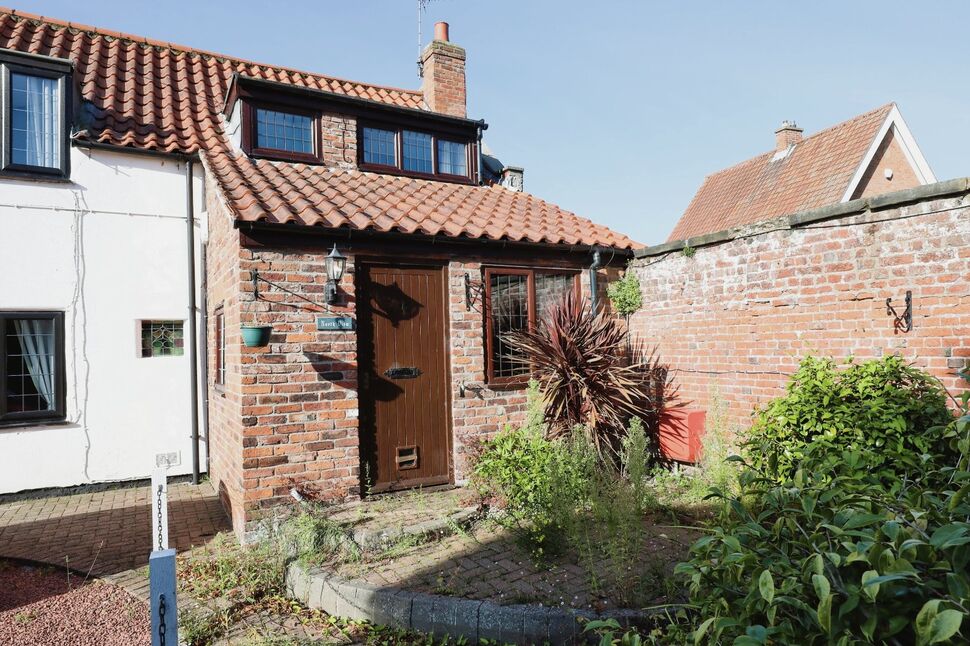 Main image of 2 bedroom End Terrace House for sale, Sheffield Road, Blyth, Nottinghamshire, S81