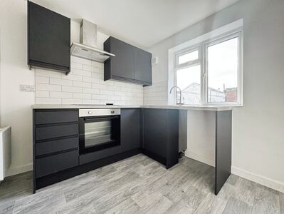 Laughton Road, 2 bedroom Flat to rent, &pound;650 pcm