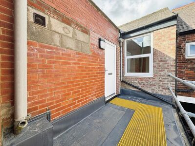 Laughton Road, 2 bedroom  Flat to rent, £650 pcm