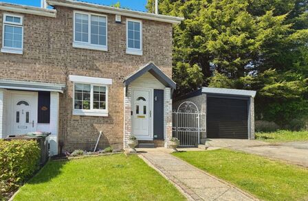 Cotswold Drive, 2 bedroom End Terrace House to rent, £925 pcm
