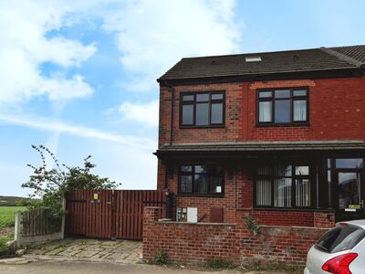 2 bedroom End Terrace House for sale