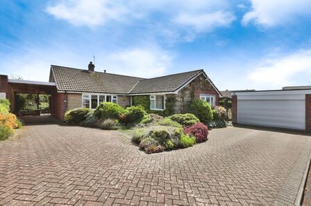 Willow Close, 4 bedroom Detached Bungalow for sale, £375,000