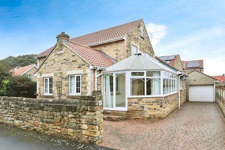4 bedroom Detached House to rent