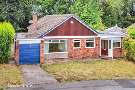 Devonshire Drive, 3 bedroom Detached Bungalow for sale, £250,000