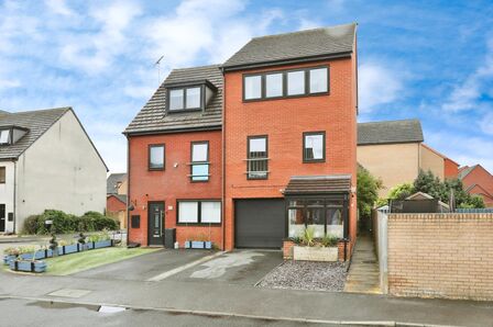 5 bedroom Semi Detached House for sale