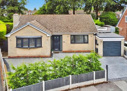 Edinburgh Drive, 4 bedroom Detached House for sale, £300,000